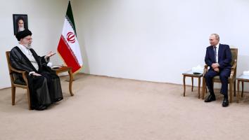 Iran_Khamenei_Poetin
